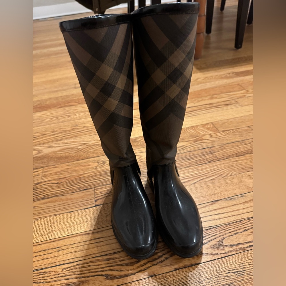 Burberry women’s knee high rain boots